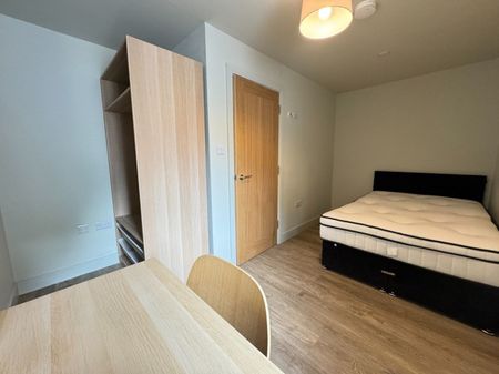 References Pending - 3 bed Apartment - Photo 5