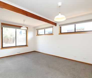 35 Nyah Street, Keilor East VIC 3033 - Photo 3