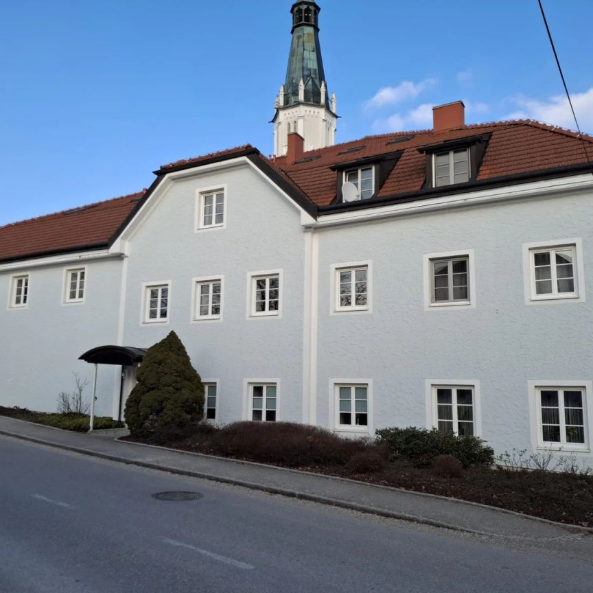 Gemütliche 1-Zimmer-Wohnung mit möblierter Küche im Zentrum von Lohnsburg - Photo 1