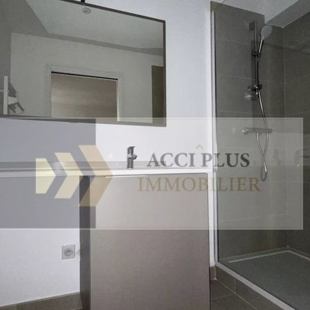 Location Appartement 2 pièces 50m² NIMES 30000 - Photo 4