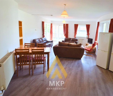 4 bedroom flat to rent - Photo 1