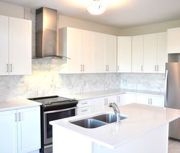 For Lease - 156 Frank Kelly Drive, East Gwillimbury, Ontario - Photo 3