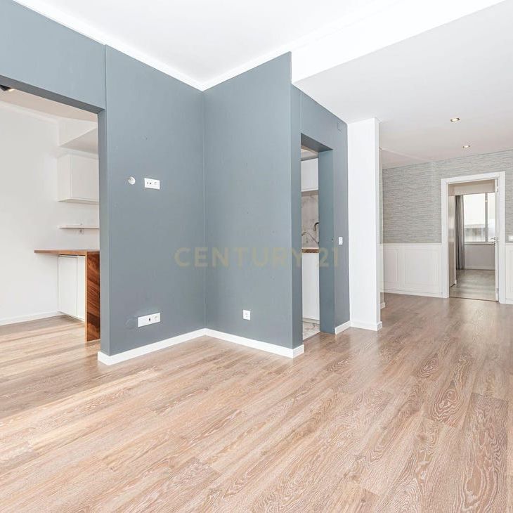 R LUSIADAS 111 1 ESQ, Alcântara, Lisbon 1300-367 - Photo 1