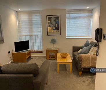 1 bedroom in a house share to rent - Photo 1