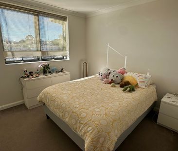 Wollstonecraft - Photo 2