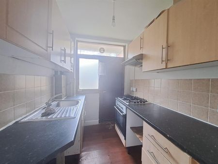 Tremaine Court, Lyham Road, London SW2 - Photo 4