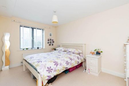 3 bedroom flat to rent - Photo 5