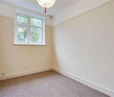 Westminster Close, Ilford, IG6 - Photo 2