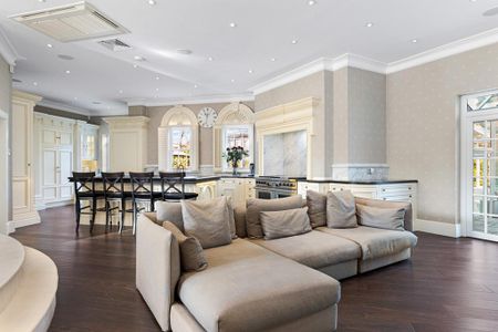 6 bedroom detached house to rent - Photo 2