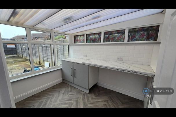 3 bedroom terraced house to rent - Photo 1