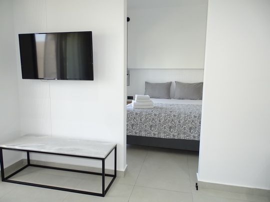 APARTMENT 38 SQ.M. FURNISHED RENOVATED AND IN A CENTRAL POINT IN LOWER N. EPIVATES. - Φωτογραφία 1
