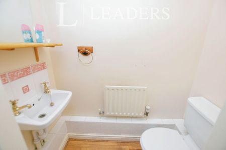 3 bedroom house to rent Worsdell Way, Colchester, CO4 - Photo 5
