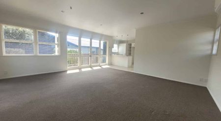 Large spacious 5 Bedroom home - Photo 3