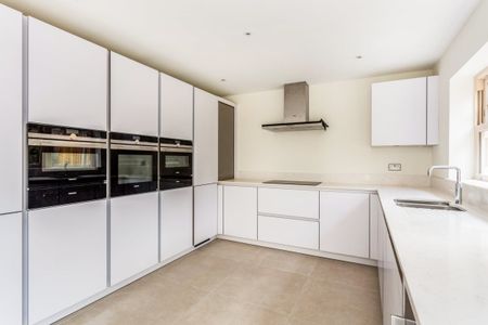 6 bedroom detached house to rent - Photo 5