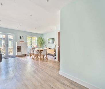 Rivermead Walk, Godalming - 4 bedrooms Property for lettings - Seym... - Photo 6