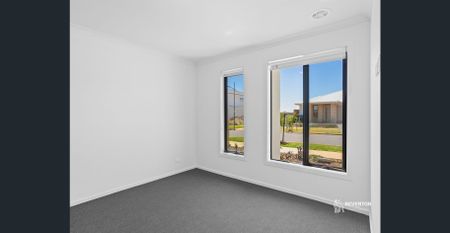 Brand New Modern Family Home in Bonnie Brook! - Photo 5