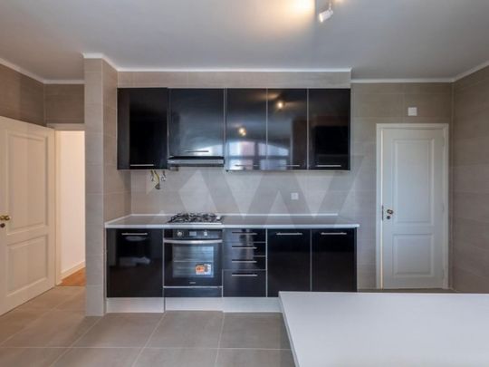 2 room luxury Apartment for rent in Cascais, Portugal - Photo 1