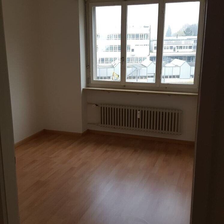 Cheap 3-room apartment with modern kitchen in Münchenstein - Photo 1