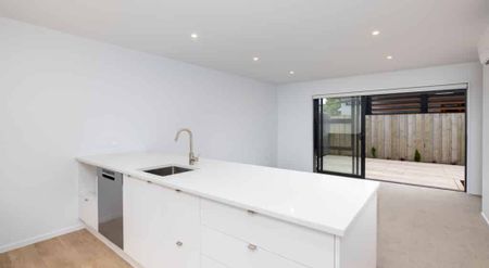 Fantastic Modern Townhouse! - Flexible Dates Available! - Photo 5