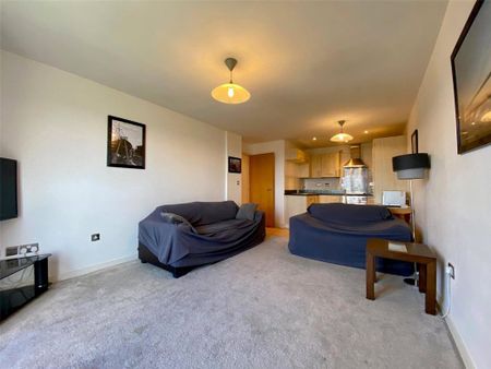 2 bedroom flat to rent - Photo 2