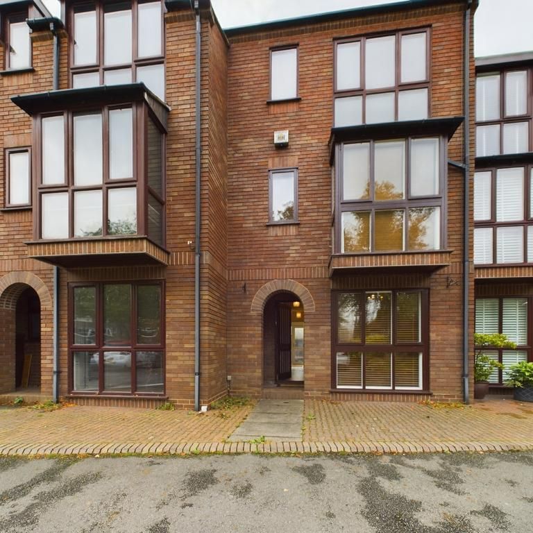 3 bedroom townhouse to rent - Photo 1