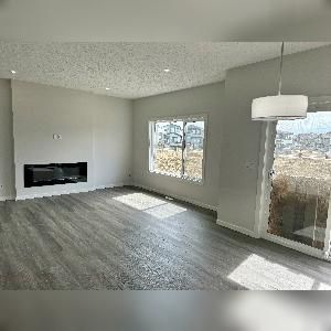 4 Bed 3 Bath Dbl Garage Upper Suite Maple Crest - Photo 1