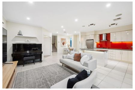 Executive Retreat in Prestigious Kensington Park - Photo 4