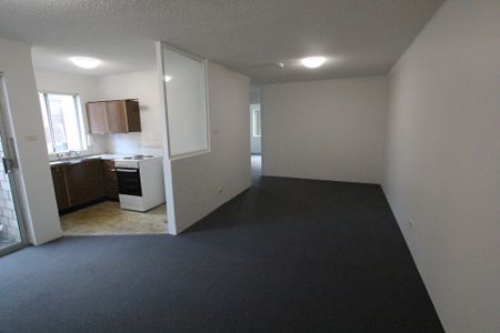 Updated 2 Bedroom Unit in Central Location - Photo 2