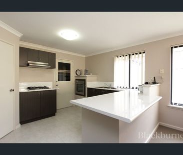 MODERN SPACIOUS LIVING, AIR CONDITIONING & DOUBLE LOCK UP GARAGE - Photo 6