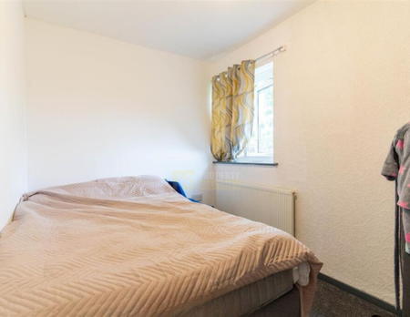 4 bedroom terraced house to rent - Photo 5