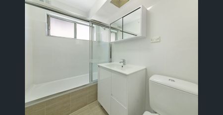 Renovated Ground Floor Two Bedroom Unit with Air Conditioning and Lock Up Garage! - Photo 5