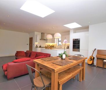 3 bedroom semi-detached house to rent - Photo 6