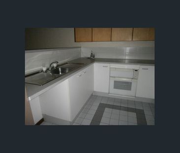 modern two bedroom unit - Photo 3