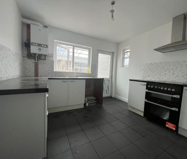 3 bedroom semi-detached house to rent - Photo 6