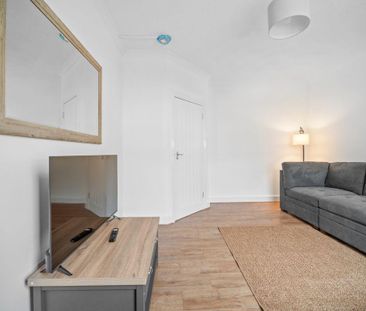 2 bedroom flat to rent - Photo 2