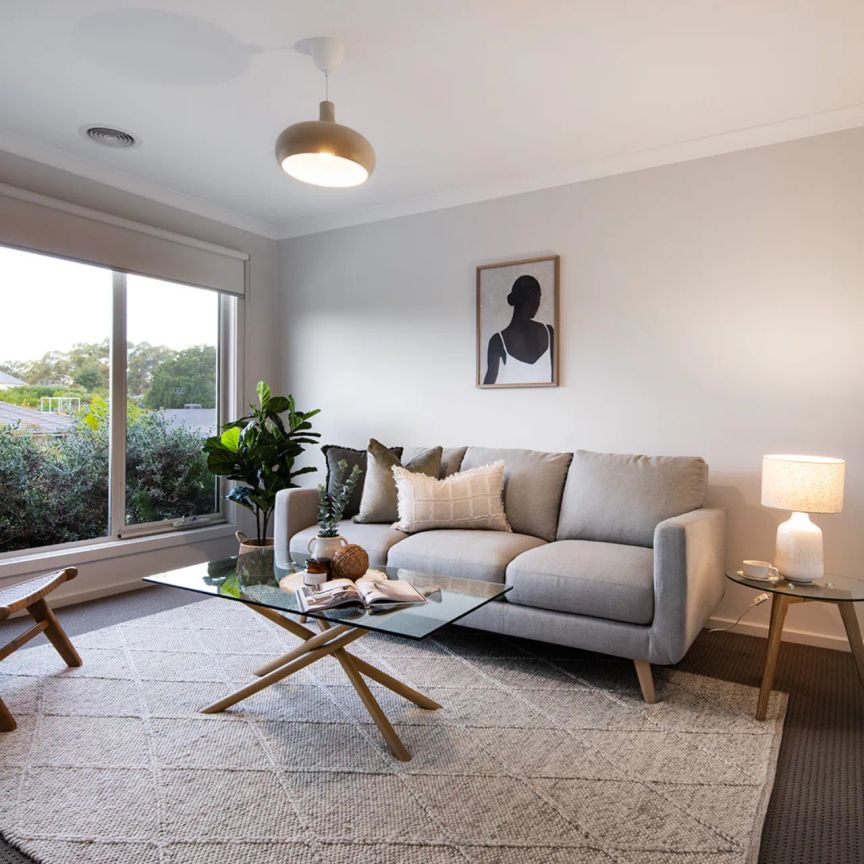 Impressive 4 bedroom, family home - Spacious & light - Photo 1