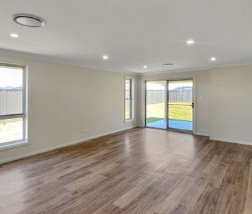 Four Bedroom Home in Popular Southlakes Estate - Photo 1