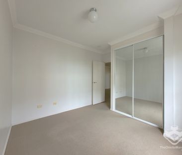2 BEDS + LARGE STUDY MODERN APARTMENT NEXT DOOR TO INDOOROOPILLY SH... - Photo 4