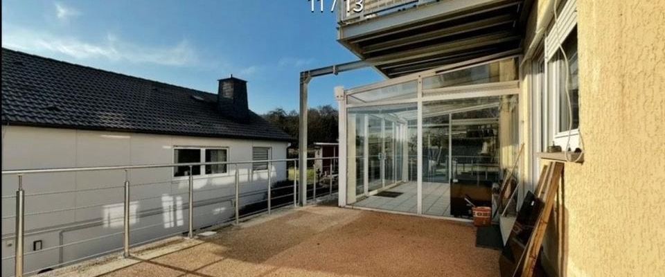 Große 4-Zimmer Wohnung mit Terrasse, Wintergarten und Garten zu v - Photo 1