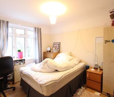 4 bedroom semi-detached house to rent - Photo 3