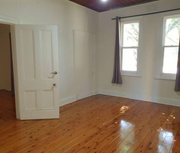 THE COUNTRY COTTAGE CHARM IN THIS 3-5 BEDROOM HOUSE WITH VERANDAHS,... - Photo 4