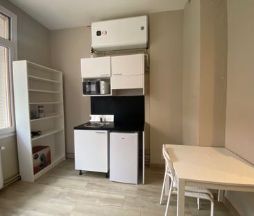 Location Appartement 1 pièce 13m² LYON 3ème - Photo 1