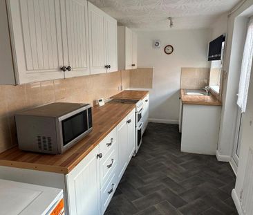 2 bedroom terraced house to rent - Photo 3