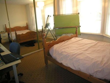 Bedroom Detached House In Ensbury, BH9 - Photo 5