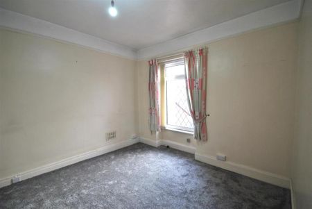 3 bedroom end of terrace house to rent - Photo 4