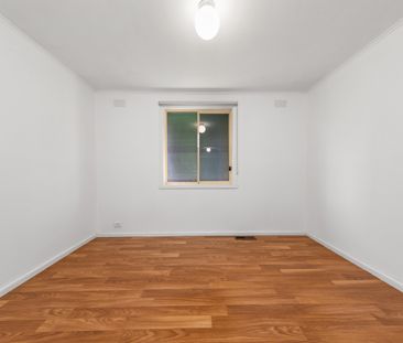 Ideal Family Home in Central Thomastown Location - Photo 3