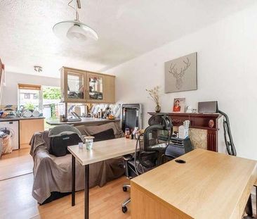 Waller Drive, Northwood, HA6 - Photo 3