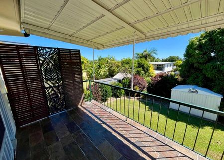 Modern Highset Home in Norman Gardens ! - Photo 3