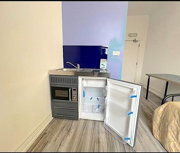 Studio to rent - Photo 6