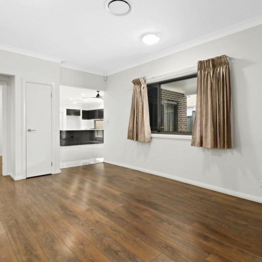 Beautiful 4 Bedroom Home - Great Location! - Photo 1